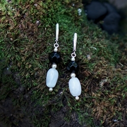 Серьги с белым ониксом